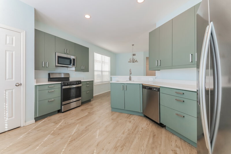 0/Mo, 9867 Walnut Hill Dr Providence Village, TX 76227 Kitchen View 2