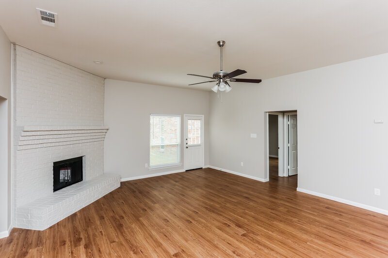 2,595/Mo, 2708 Austin Dr Mesquite, TX 75181 Living Room View 2