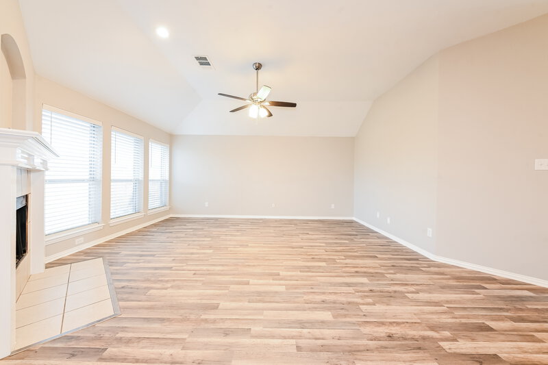 3,250/Mo, 1507 Baker Dr Cedar Hill, TX 75104 Living Room View 2