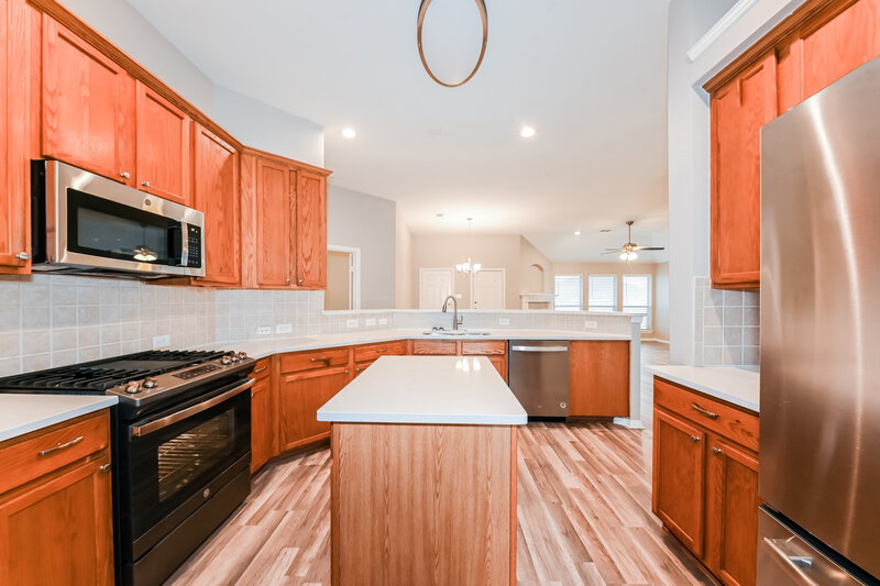 3,250/Mo, 1507 Baker Dr Cedar Hill, TX 75104 Kitchen View