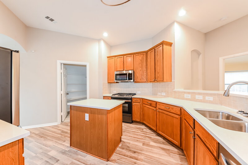 3,250/Mo, 1507 Baker Dr Cedar Hill, TX 75104 Kitchen View 2