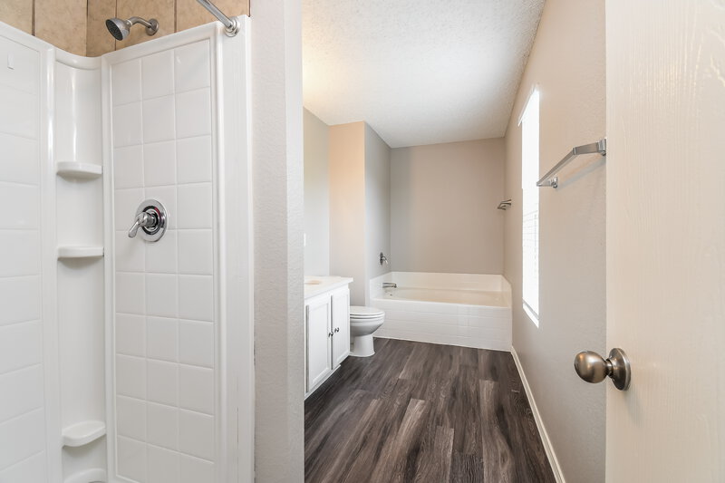 2,190/Mo, 1820 Vineridge Ln Burleson, TX 76028 Main Bathroom View