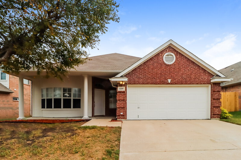 2,545/Mo, 6209 Reddenson Dr Fort Worth, TX 76132 External View