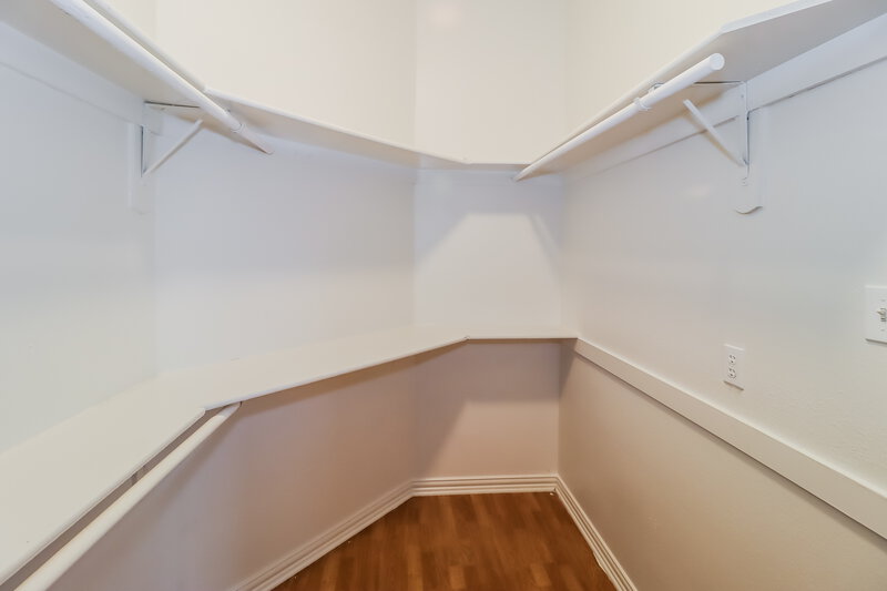 2,545/Mo, 6209 Reddenson Dr Fort Worth, TX 76132 Walk In Closet View