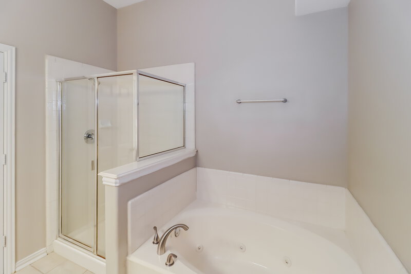 2,545/Mo, 6209 Reddenson Dr Fort Worth, TX 76132 Main Bathroom View