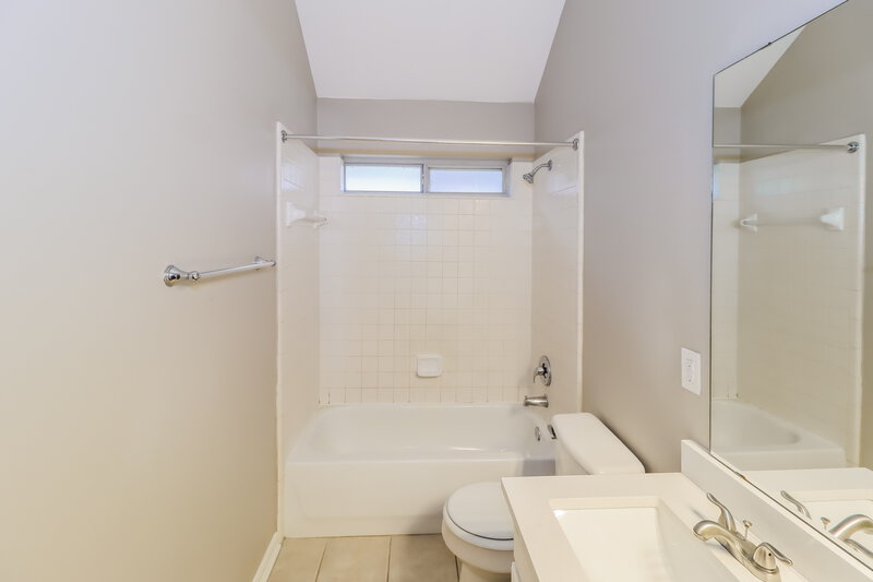 2,545/Mo, 6209 Reddenson Dr Fort Worth, TX 76132 Bathroom View