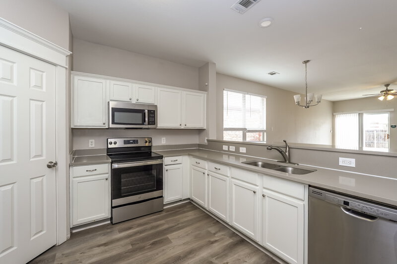 2,180/Mo, 13228 Elmhurst Dr Fort Worth, TX 76244 Kitchen View 2