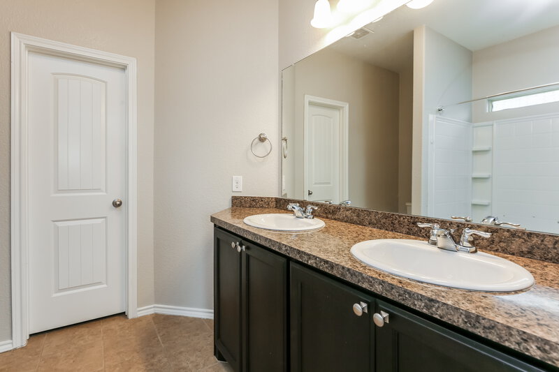 2,585/Mo, 8300 Sambar Deer Dr Fort Worth, TX 76179 Main Bathroom View