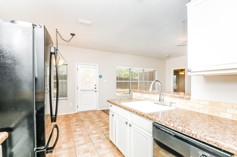 2,065/Mo, 2745 Cochran Way Fort Worth, TX 76108 Kitchen View 3
