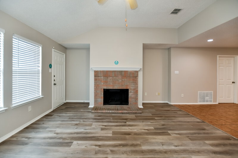 2,900/Mo, 140 Palm Dr Lancaster, TX 75146 Living Room View
