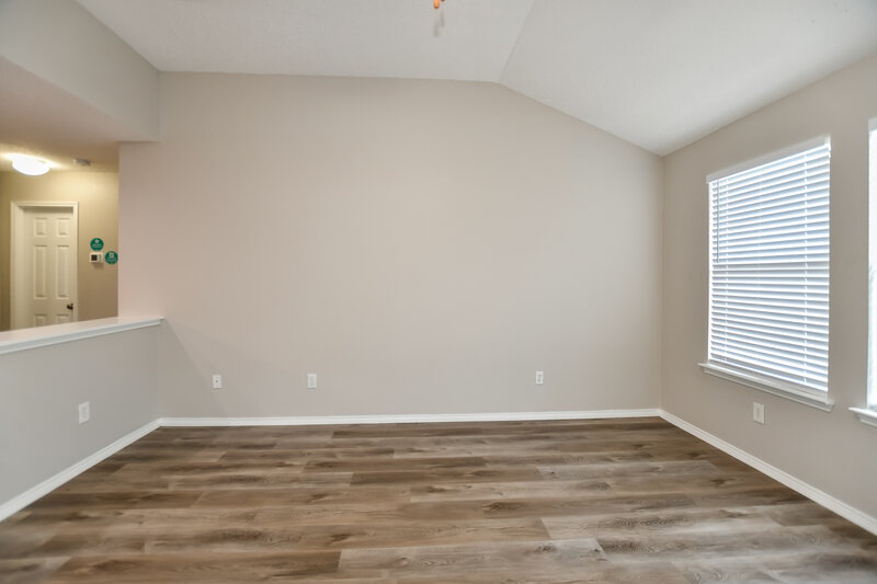 2,900/Mo, 140 Palm Dr Lancaster, TX 75146 Living Room View 3