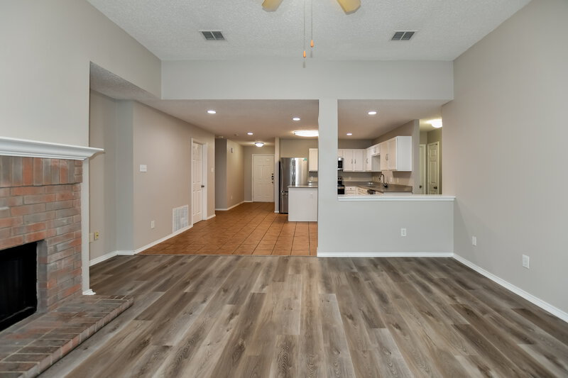 2,900/Mo, 140 Palm Dr Lancaster, TX 75146 Living Room View 4