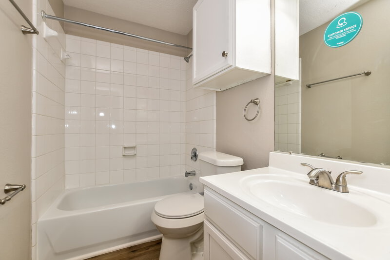 2,900/Mo, 140 Palm Dr Lancaster, TX 75146 Bathroom View