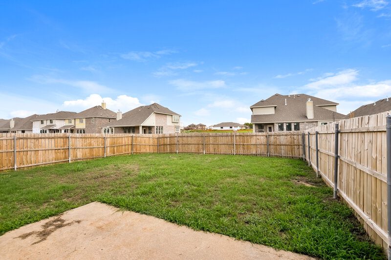 2,900/Mo, 140 Palm Dr Lancaster, TX 75146 Backyard View