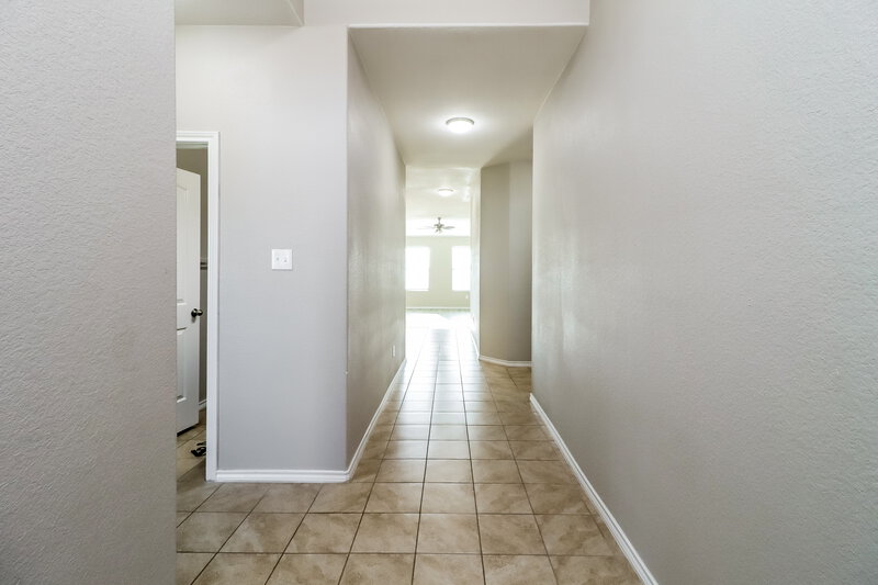 2,380/Mo, 328 Cameron Hill Pt Fort Worth, TX 76134 Foyer View