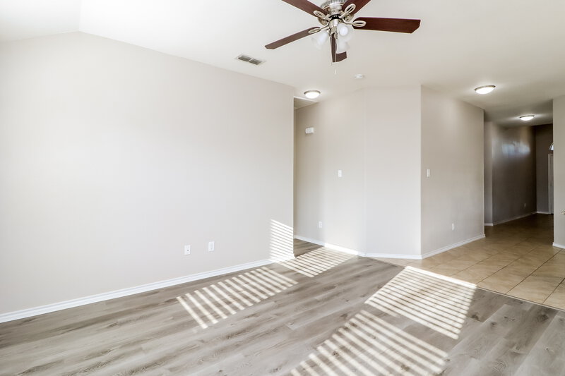 2,380/Mo, 328 Cameron Hill Pt Fort Worth, TX 76134 Living Room View