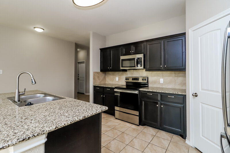 2,380/Mo, 328 Cameron Hill Pt Fort Worth, TX 76134 Kitchen View 2