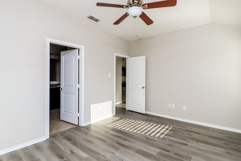 2,380/Mo, 328 Cameron Hill Pt Fort Worth, TX 76134 Main Bedroom View 2