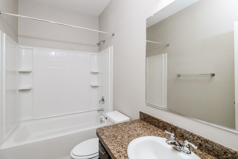 2,380/Mo, 328 Cameron Hill Pt Fort Worth, TX 76134 Main Bathroom View