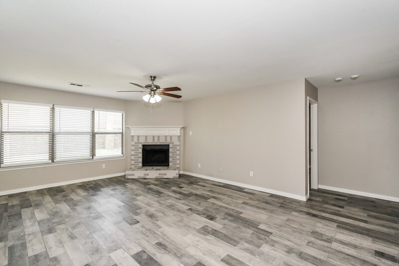 2,125/Mo, 5105 Raymond Dr Fort Worth, TX 76244 Living Room View 2