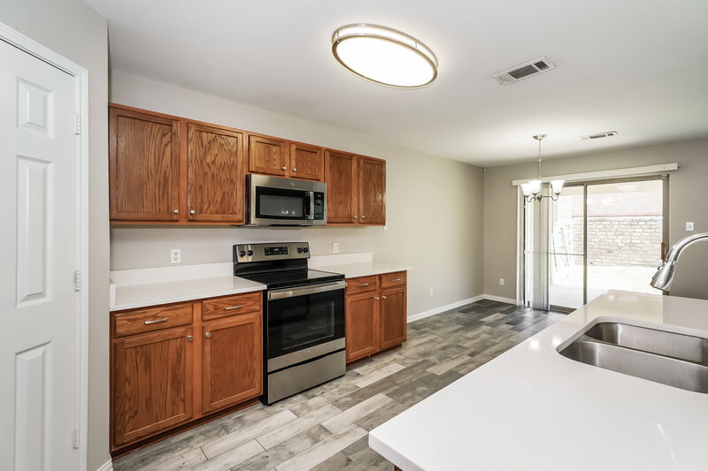 2,125/Mo, 5105 Raymond Dr Fort Worth, TX 76244 Kitchen View 2