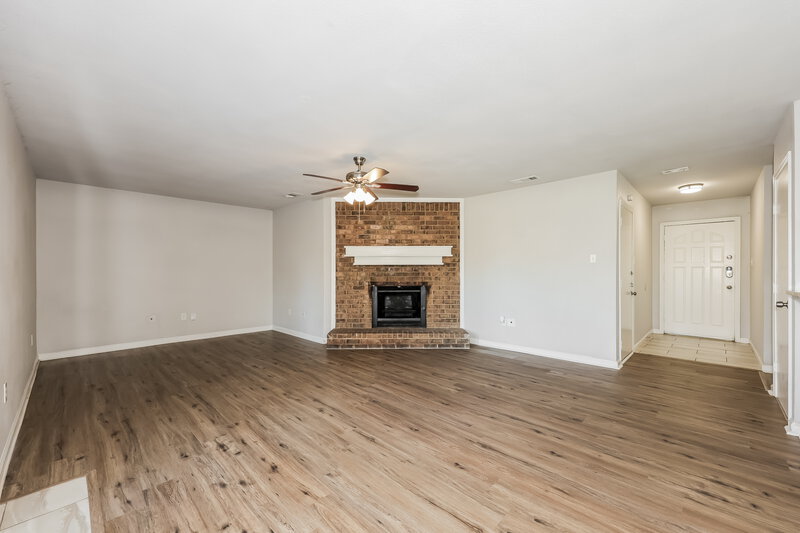 1,820/Mo, 5719 Myers Rd Arlington, TX 76017 Living Room View