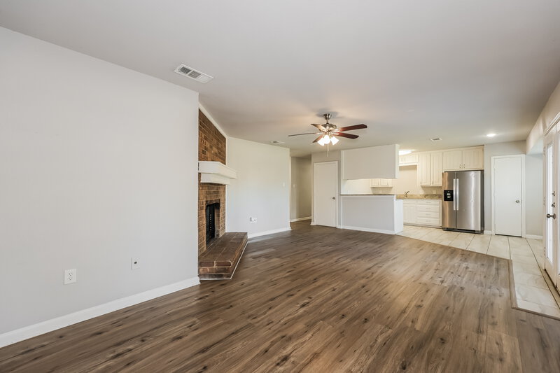 1,820/Mo, 5719 Myers Rd Arlington, TX 76017 Living Room View 2