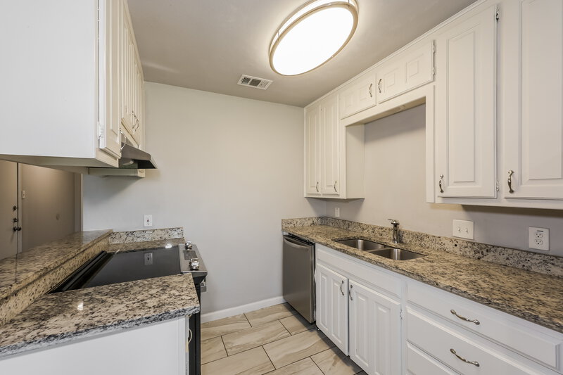 1,820/Mo, 5719 Myers Rd Arlington, TX 76017 Kitchen View 2
