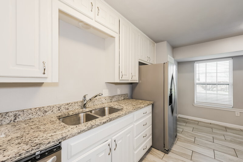 1,820/Mo, 5719 Myers Rd Arlington, TX 76017 Kitchen View 3