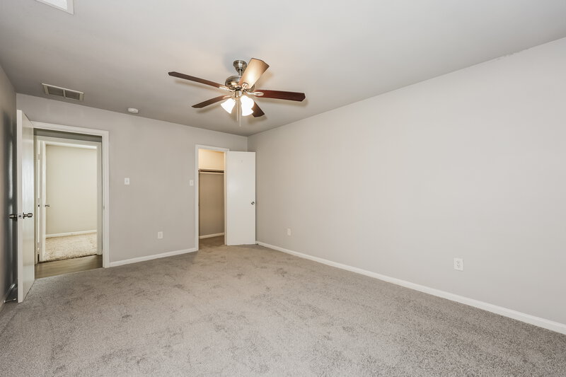 1,820/Mo, 5719 Myers Rd Arlington, TX 76017 Main Bedroom View 2