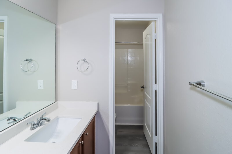 2,085/Mo, 2517 Castle Pines Dr Burleson, TX 76028 Bathroom View