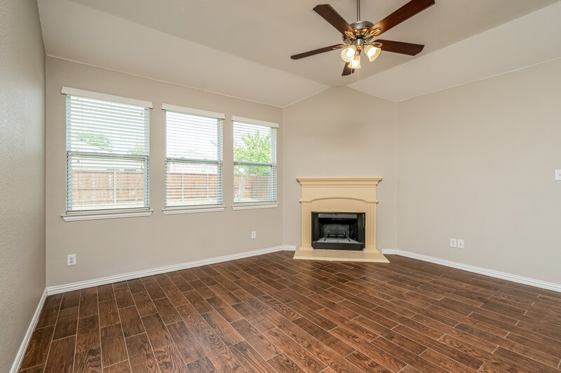 2,195/Mo, 479 Coolidge Ln Lavon, TX 75166 Living Room View