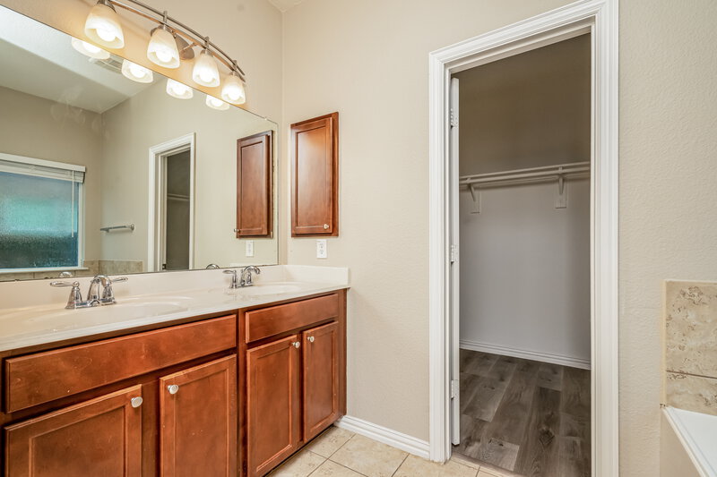 2,195/Mo, 479 Coolidge Ln Lavon, TX 75166 Bathroom View