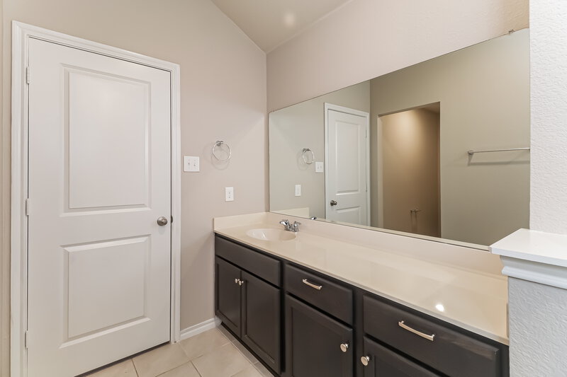 2,440/Mo, 933 Decker Dr Fate, TX 75189 Main Bathroom View
