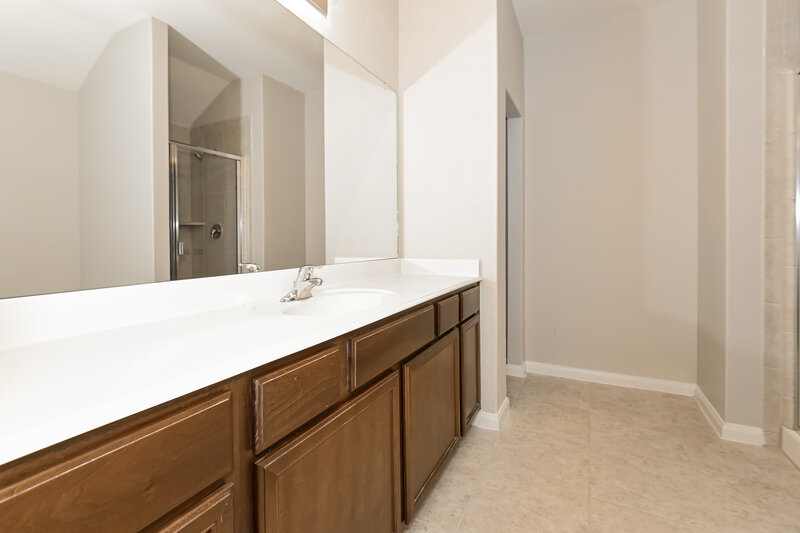 3,140/Mo, 1221 Juniper Dr Princeton, TX 75407 Main Bathroom View