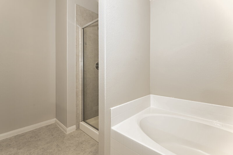 3,140/Mo, 1221 Juniper Dr Princeton, TX 75407 Main Bathroom View 2