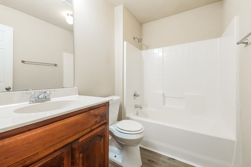 1,980/Mo, 12817 Purdue Dr Balch Springs, TX 75180 Bathroom View