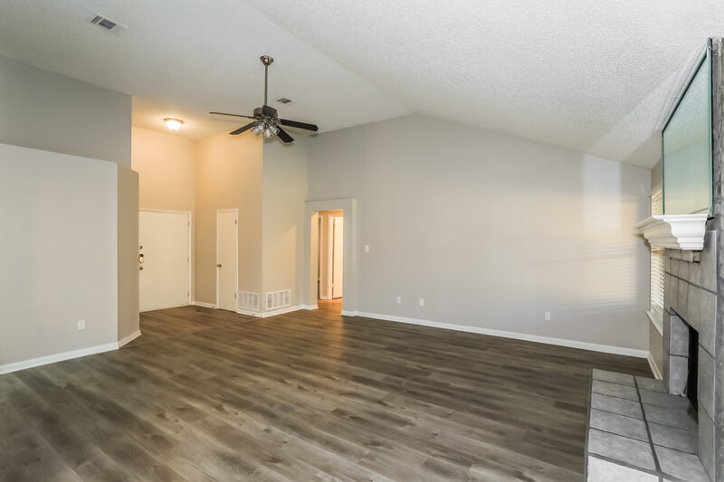 2,530/Mo, 2522 Clayton Oaks Dr Grand Prairie, TX 75052 Living Room View 2
