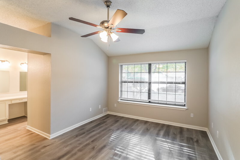 2,530/Mo, 2522 Clayton Oaks Dr Grand Prairie, TX 75052 Main Bedroom View