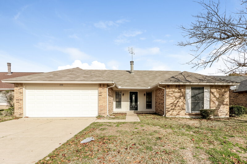 2,350/Mo, 1310 Clark Trail Grand Prairie, TX 75052 External View