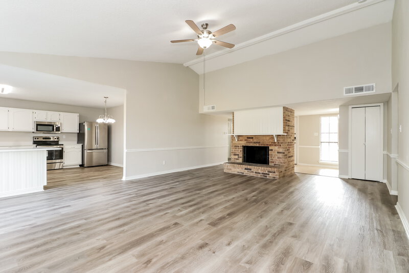 2,350/Mo, 1310 Clark Trail Grand Prairie, TX 75052 Living Room View