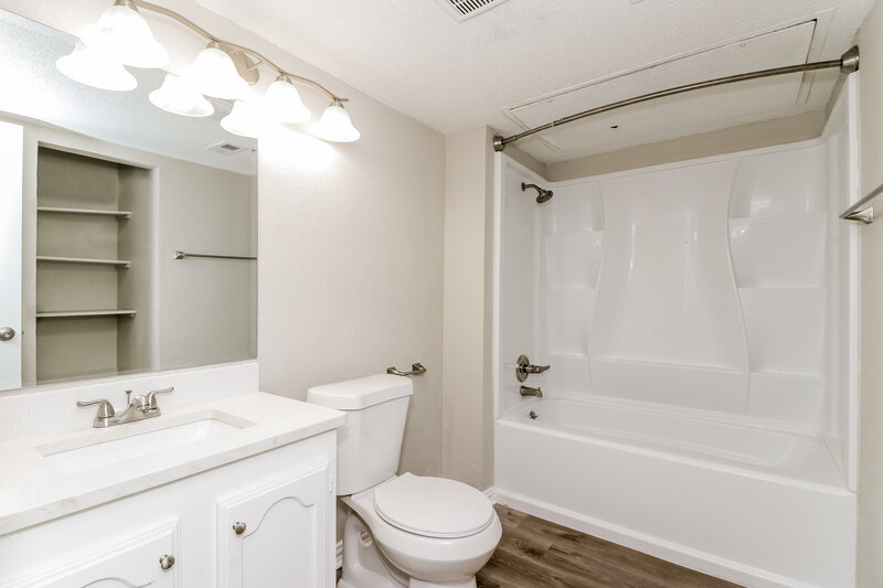 2,350/Mo, 1310 Clark Trail Grand Prairie, TX 75052 Bathroom View