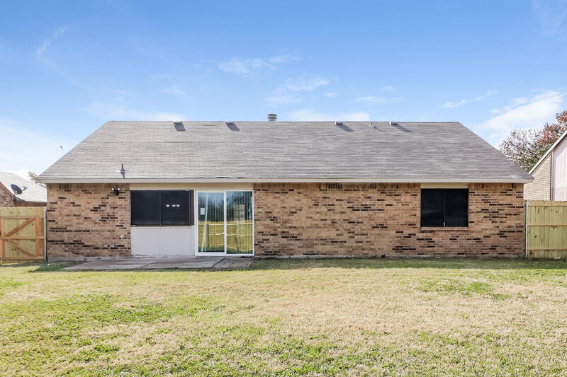2,350/Mo, 1310 Clark Trail Grand Prairie, TX 75052 Rear View