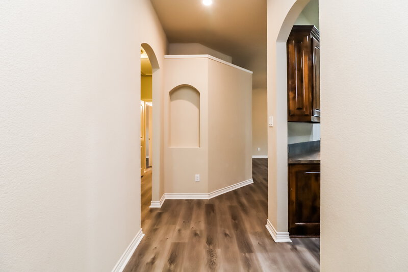 2,150/Mo, 160 Spring Hollow Dr Saginaw, TX 76131 Foyer View