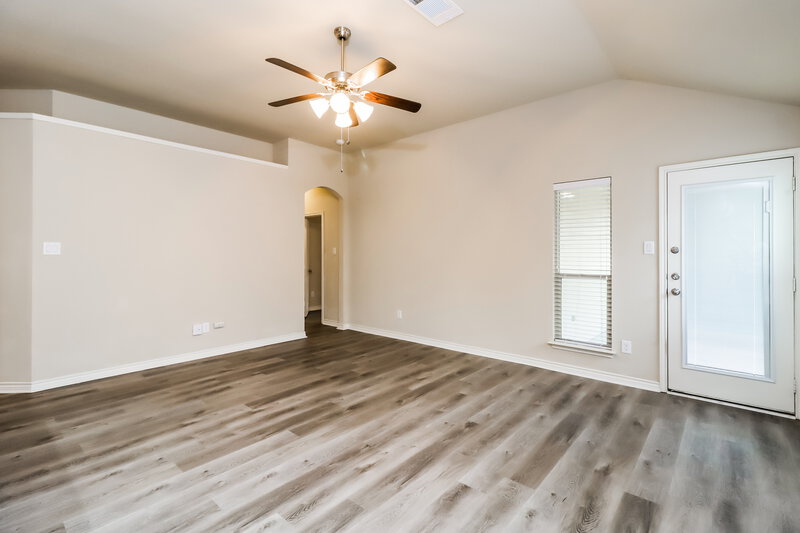 2,150/Mo, 160 Spring Hollow Dr Saginaw, TX 76131 Living Room View