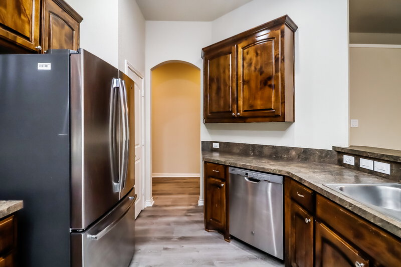 2,150/Mo, 160 Spring Hollow Dr Saginaw, TX 76131 Kitchen View 3