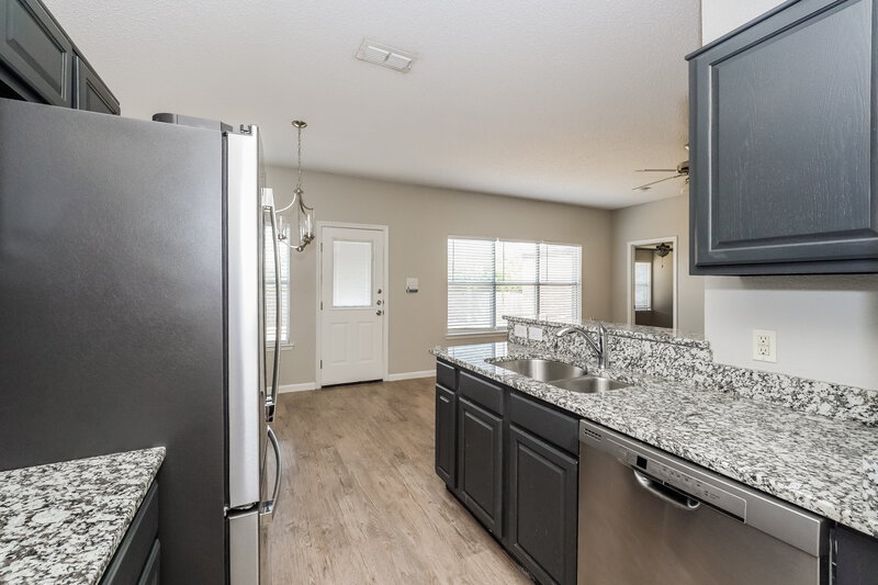 2,000/Mo, 2617 Ensenada Ln Fort Worth, TX 76108 Kitchen View 2