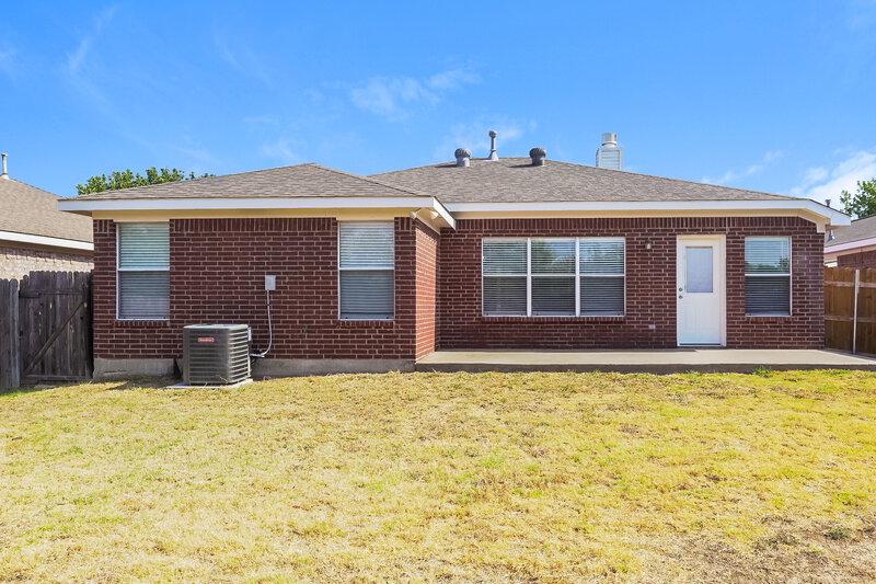 2,000/Mo, 2617 Ensenada Ln Fort Worth, TX 76108 Rear View