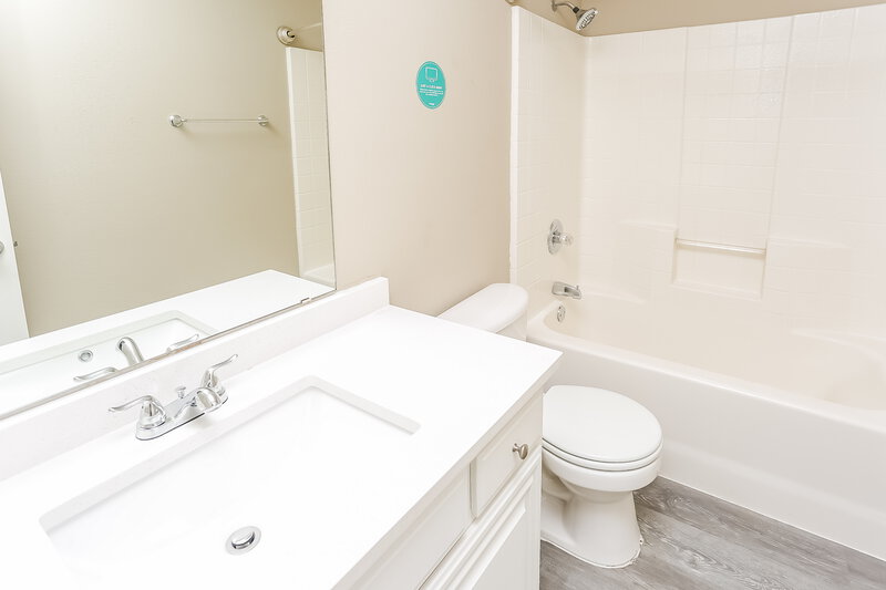 2,100/Mo, 12208 Rolling Ridge Dr Burleson, TX 76028 Bathroom View