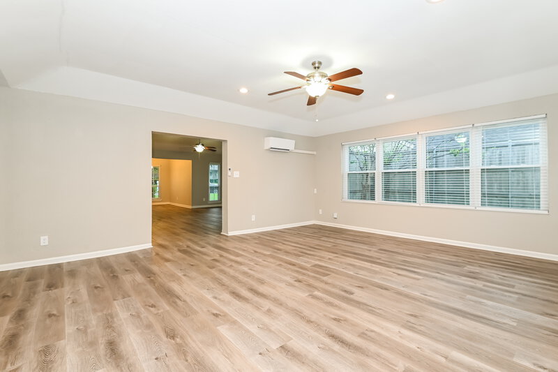 2,490/Mo, 1814 Uvalde St Mesquite, TX 75150 Living Room View